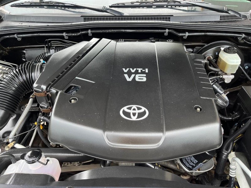 Toyota Tacoma Vehicle Image 11