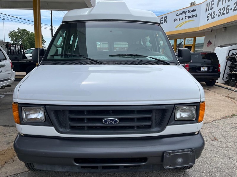 Ford Econoline Wagon Vehicle Image 02