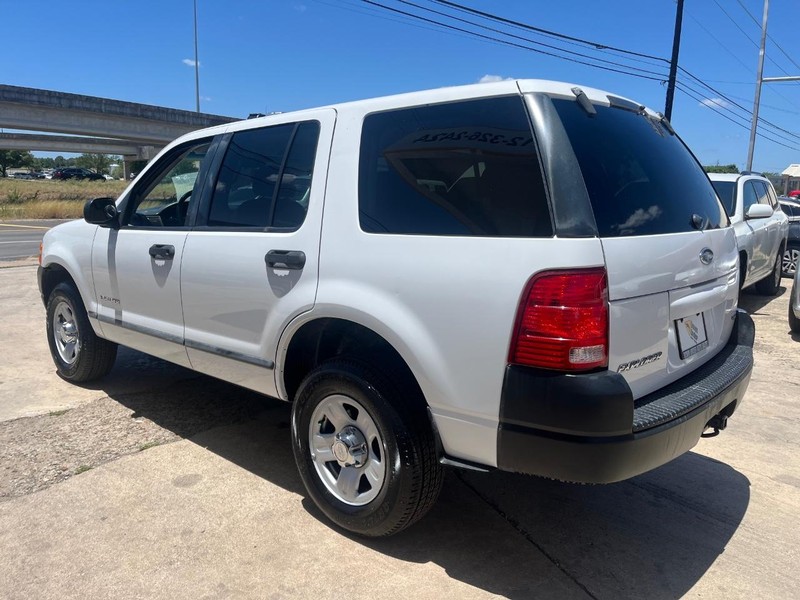 Ford Explorer Vehicle Image 04