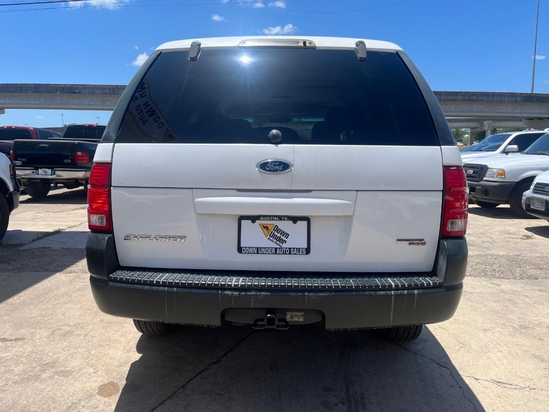 Ford Explorer Vehicle Image 05