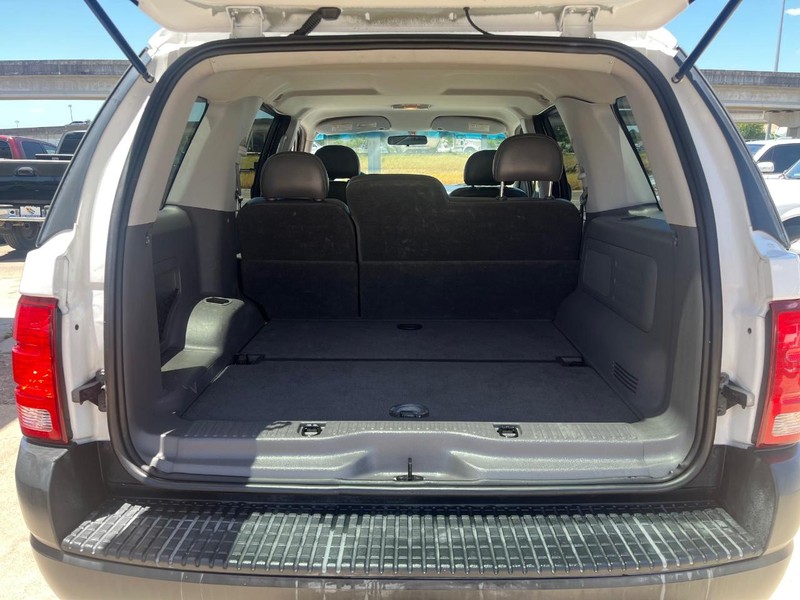 Ford Explorer Vehicle Image 07