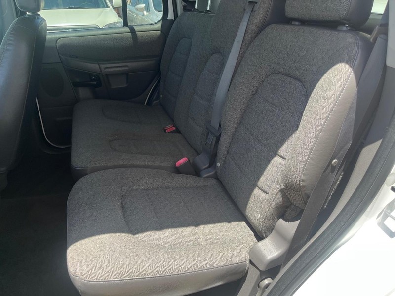 Ford Explorer Vehicle Image 09