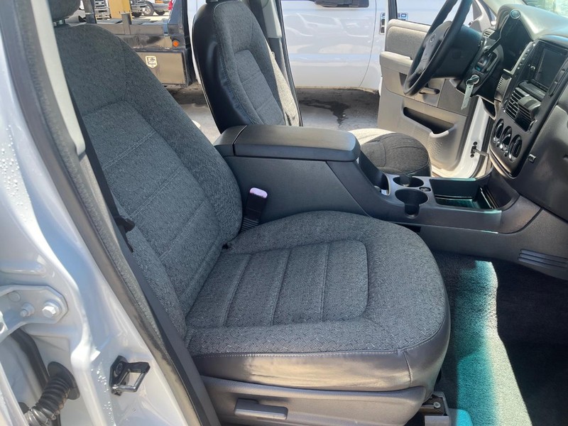 Ford Explorer Vehicle Image 10