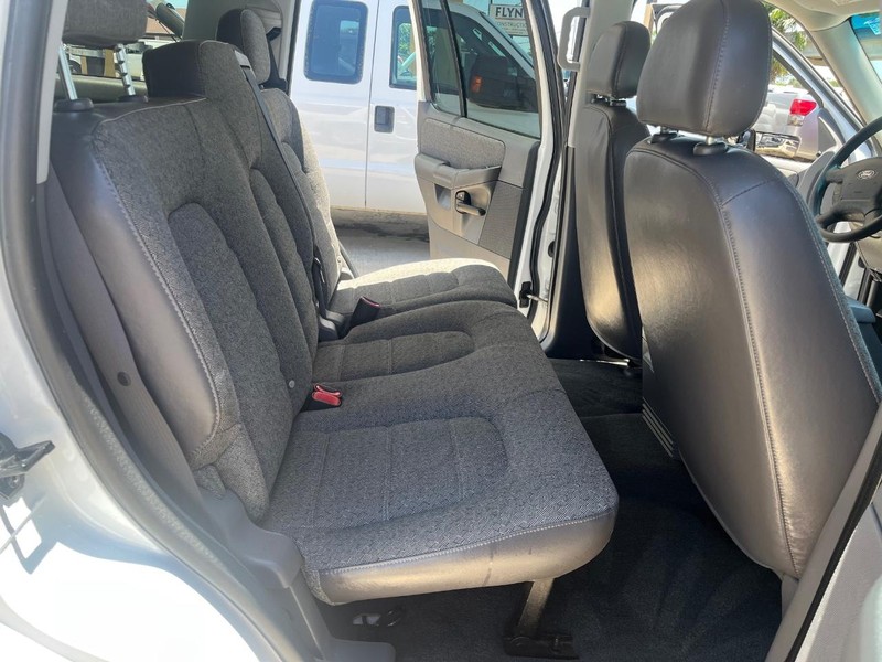 Ford Explorer Vehicle Image 11