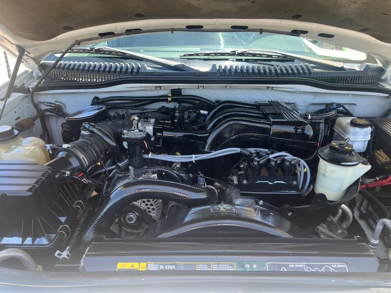 Ford Explorer Vehicle Image 14