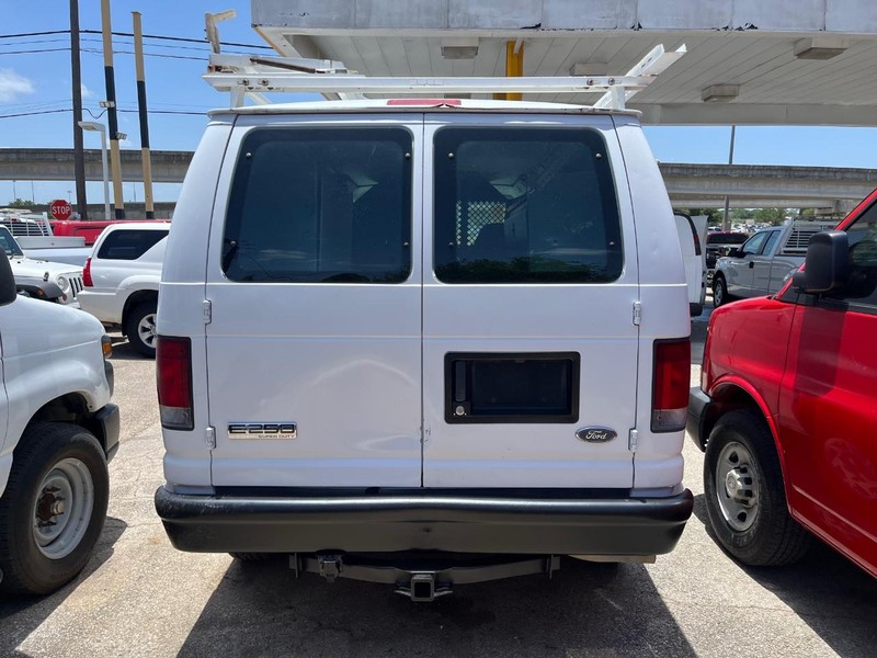 Ford Econoline Cargo Van Vehicle Image 04