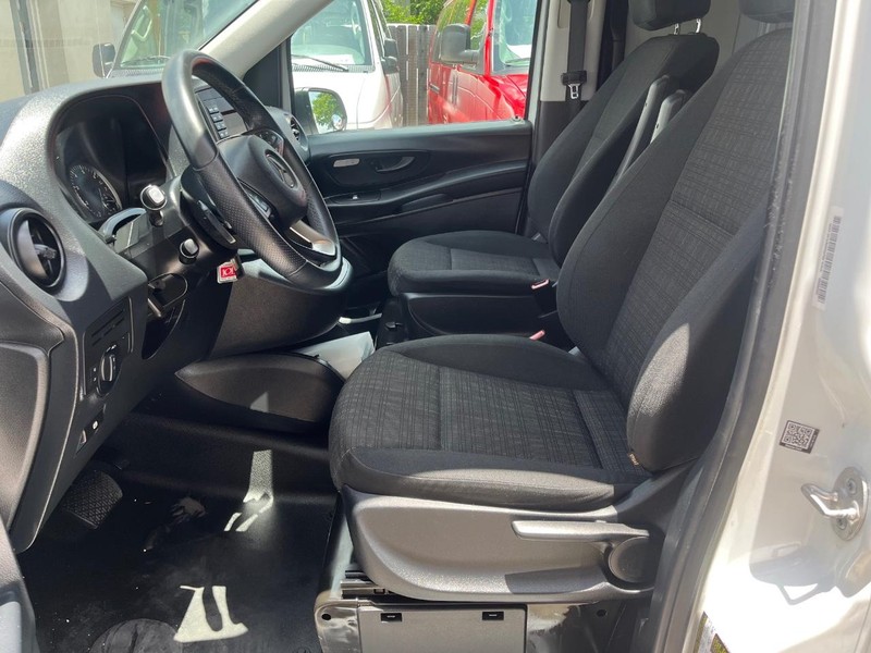 Mercedes-Benz Metris Cargo Van Vehicle Image 10