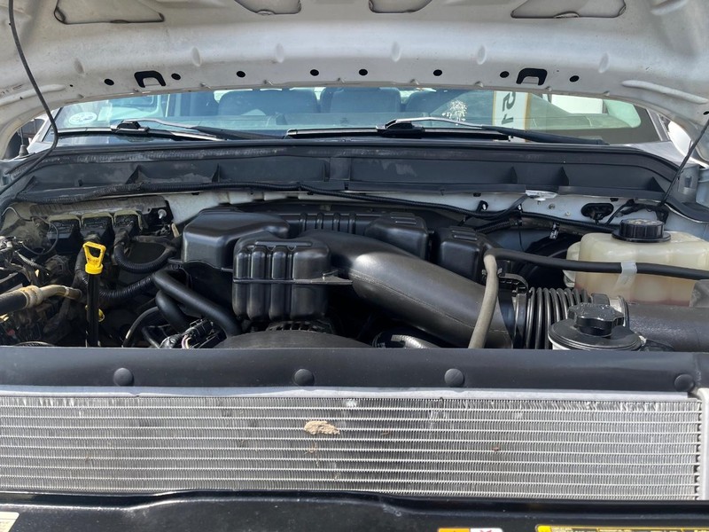 Ford Super Duty F-250 SRW Vehicle Image 11
