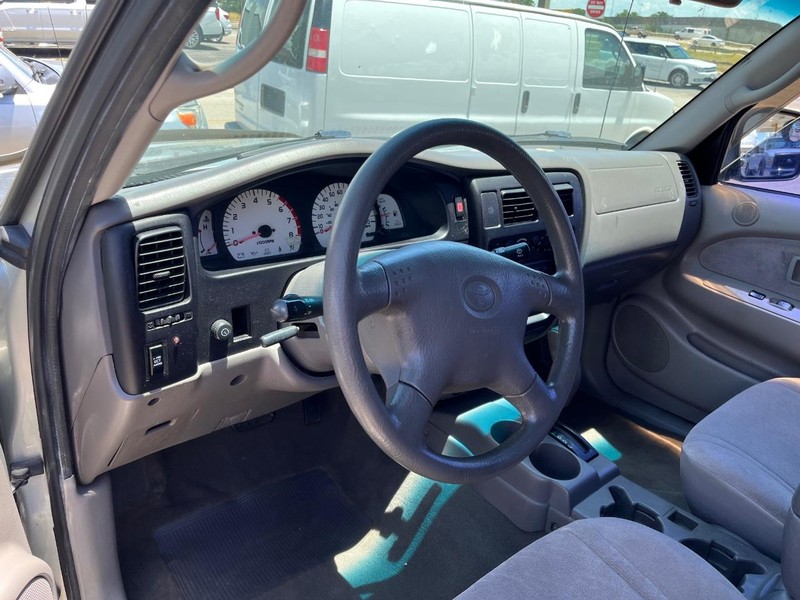 Toyota Tacoma Vehicle Image 08