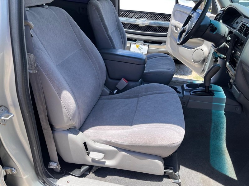 Toyota Tacoma Vehicle Image 10