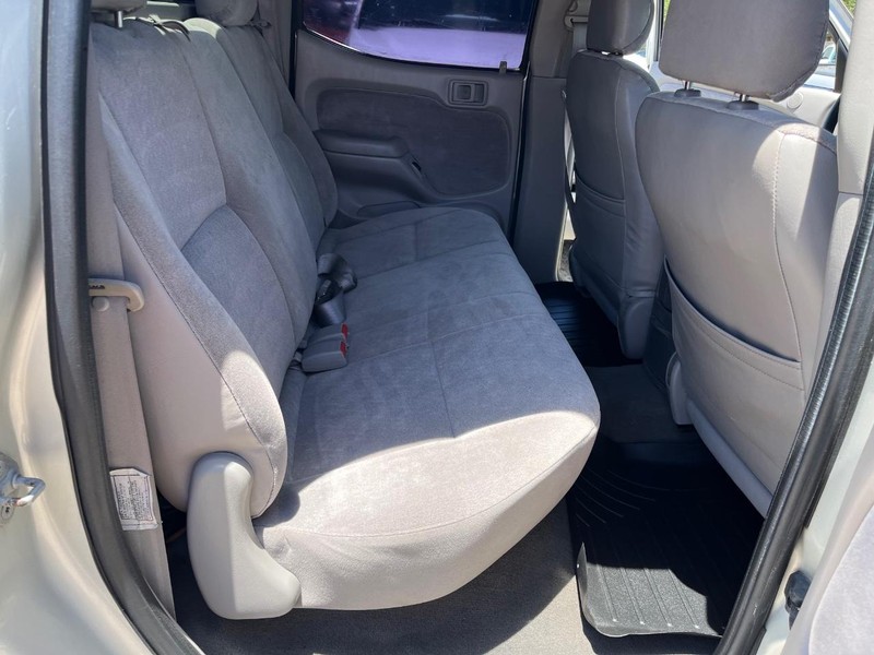 Toyota Tacoma Vehicle Image 11
