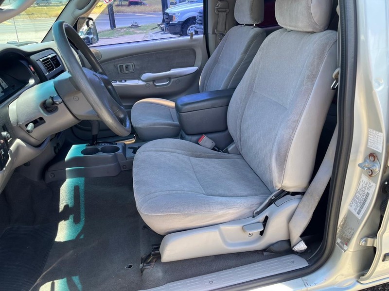 Toyota Tacoma Vehicle Image 13