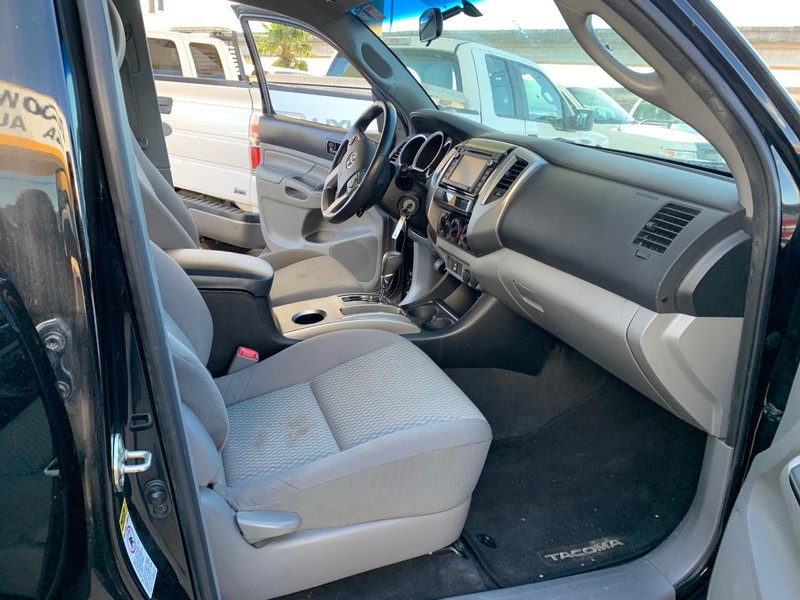 Toyota Tacoma Vehicle Image 08
