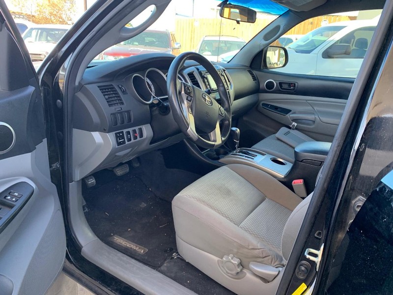 Toyota Tacoma Vehicle Image 11