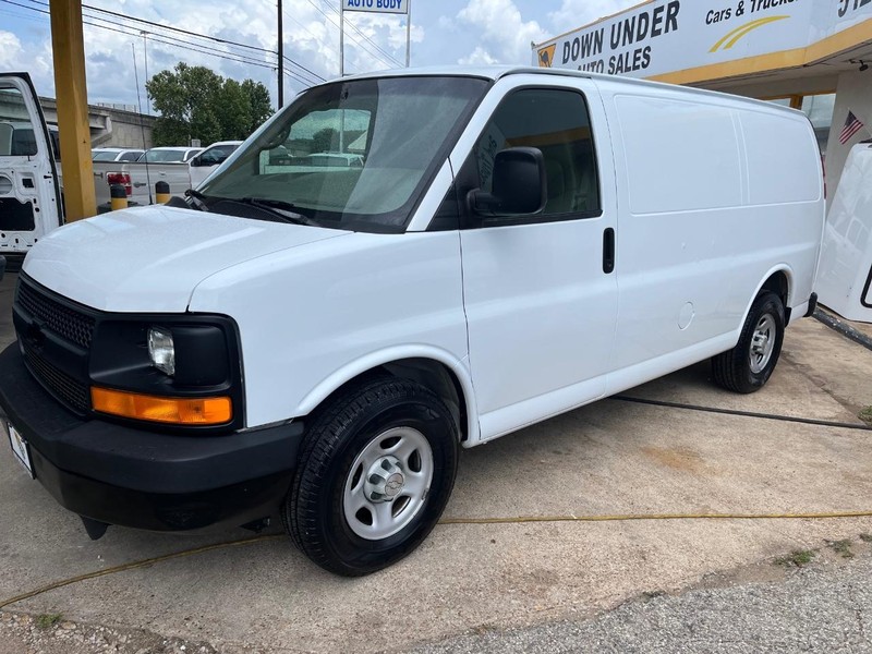 Chevrolet Express Cargo Van Vehicle Image 03