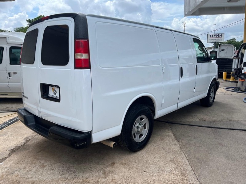 Chevrolet Express Cargo Van Vehicle Image 04