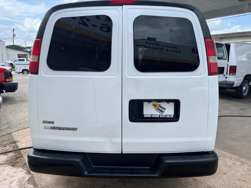 Chevrolet Express Cargo Van Vehicle Image 05