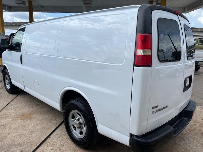 Chevrolet Express Cargo Van Vehicle Image 06