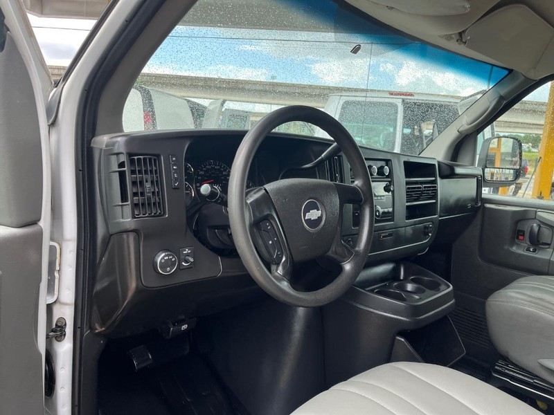 Chevrolet Express Cargo Van Vehicle Image 07