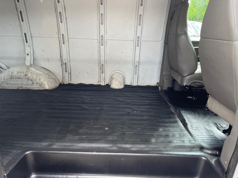 Chevrolet Express Cargo Van Vehicle Image 11
