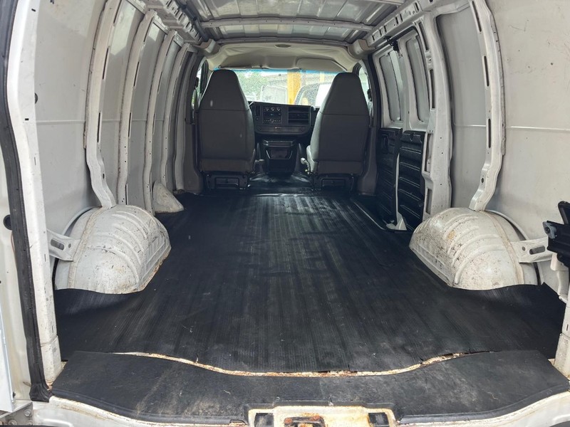 Chevrolet Express Cargo Van Vehicle Image 12
