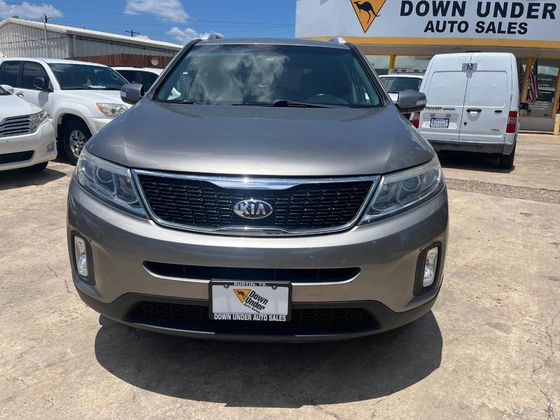 Kia Sorento Vehicle Image 02
