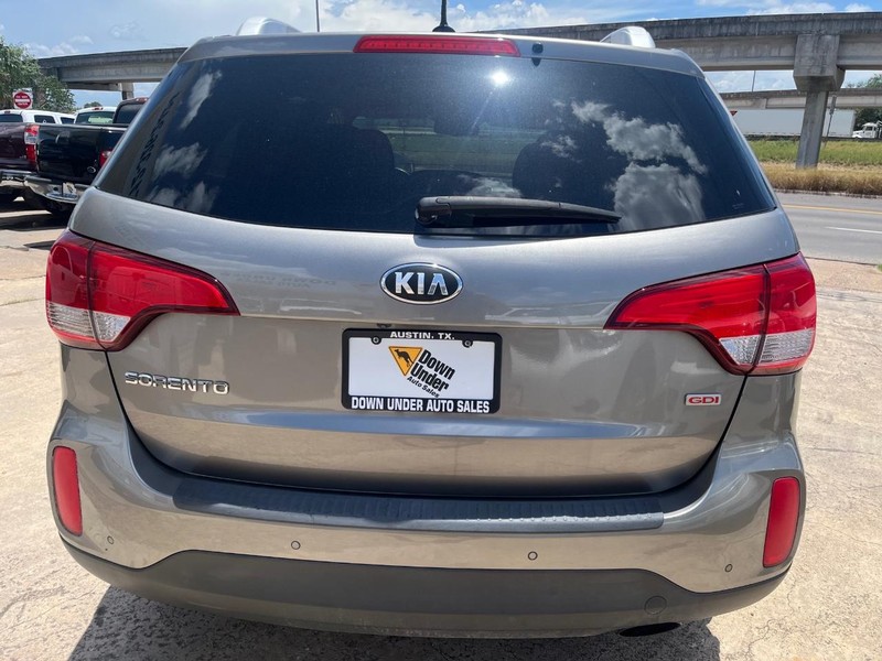 Kia Sorento Vehicle Image 05