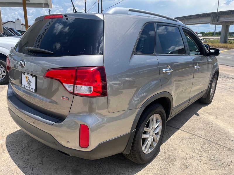 Kia Sorento Vehicle Image 06