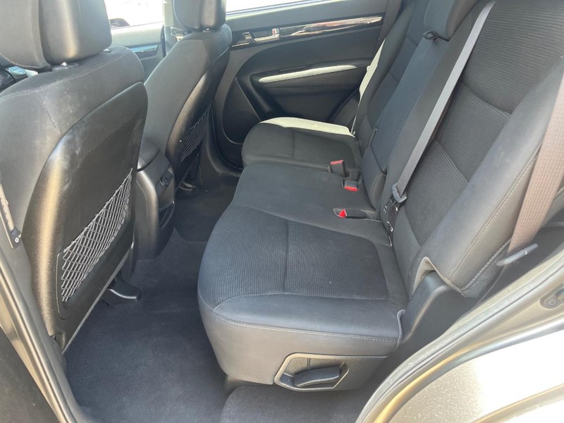 Kia Sorento Vehicle Image 10