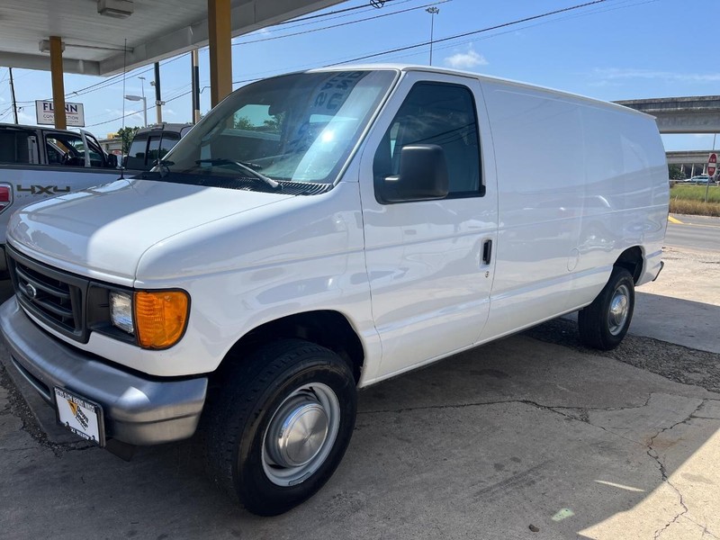 Ford Econoline Cargo Van Vehicle Image 03