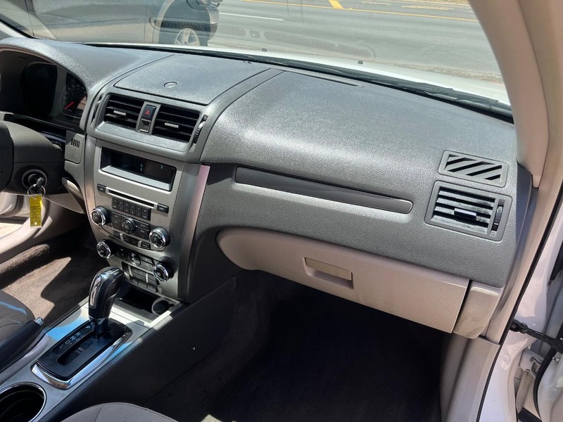 Ford Fusion Vehicle Image 09