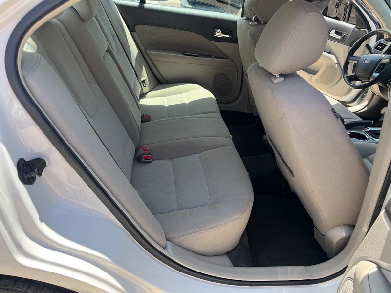 Ford Fusion Vehicle Image 11