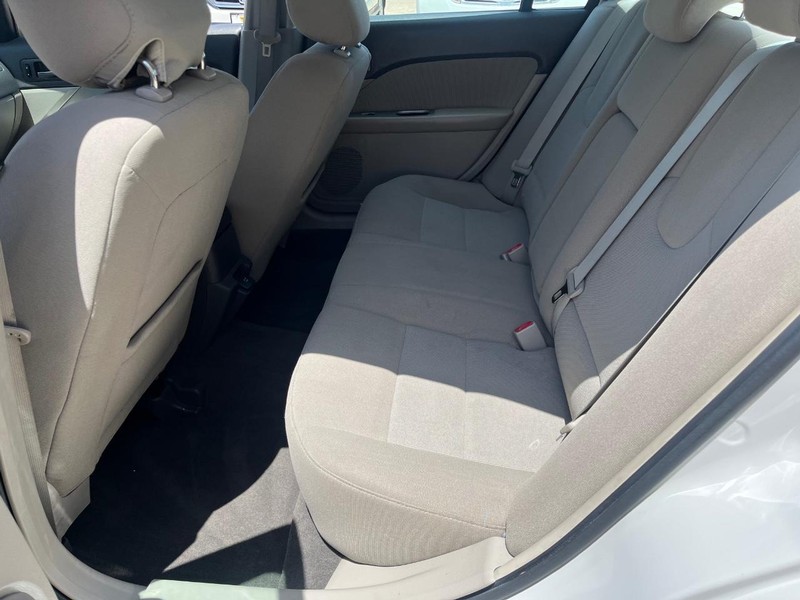 Ford Fusion Vehicle Image 12