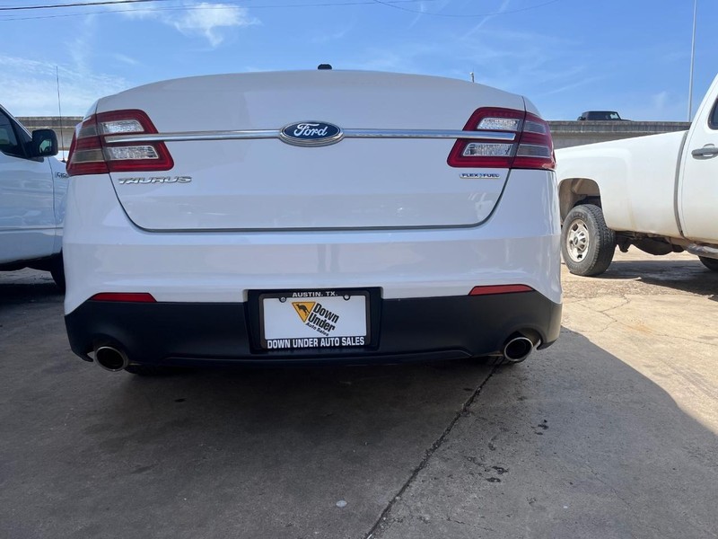 Ford Taurus Vehicle Image 05
