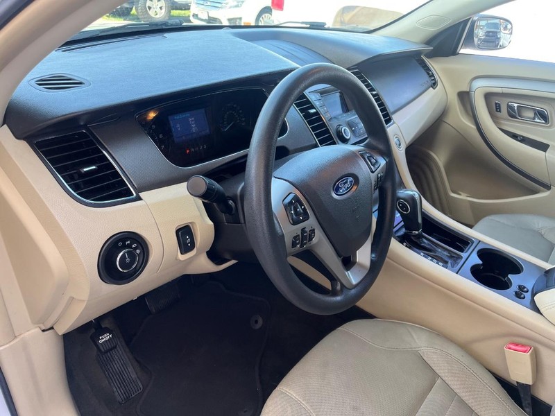 Ford Taurus Vehicle Image 08