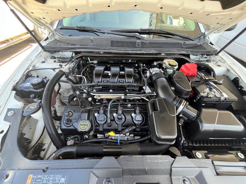 Ford Taurus Vehicle Image 14