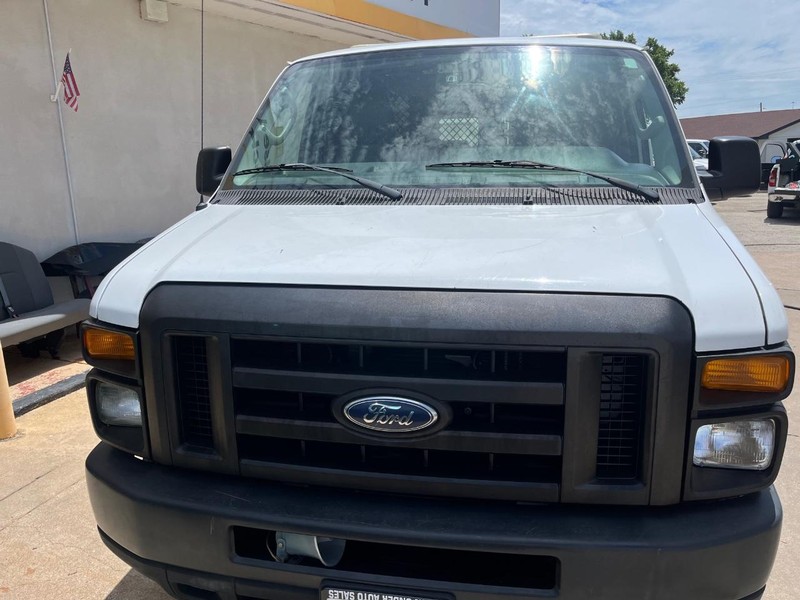 Ford Econoline Cargo Van Vehicle Image 02
