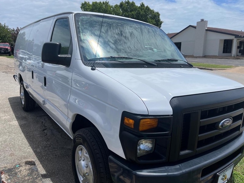 Ford Econoline Cargo Van Vehicle Image 03