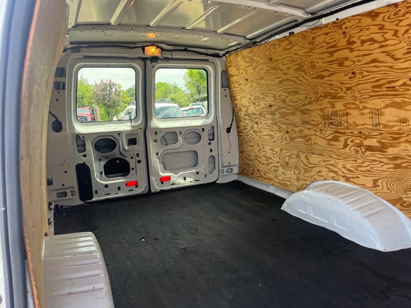 Ford Econoline Cargo Van Vehicle Image 10