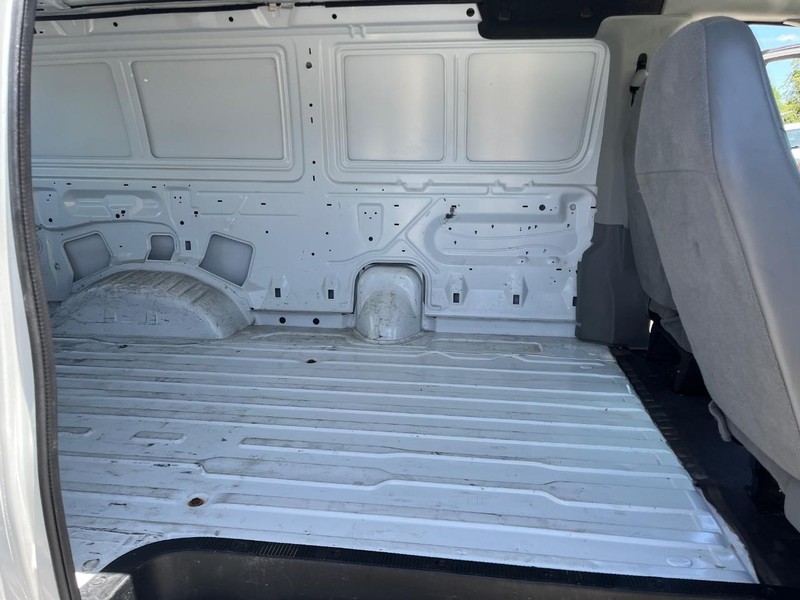 Ford Econoline Cargo Van Vehicle Image 09