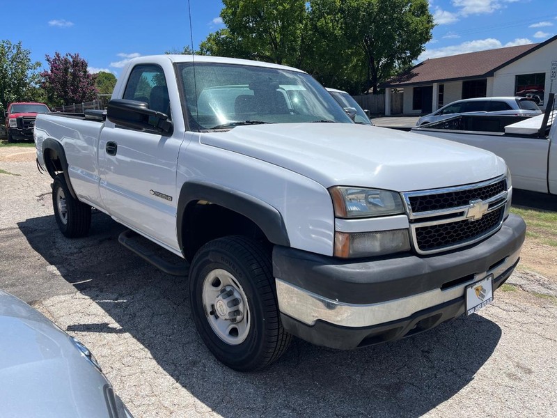 Chevrolet Silverado 2500HD Classic Vehicle Image 03