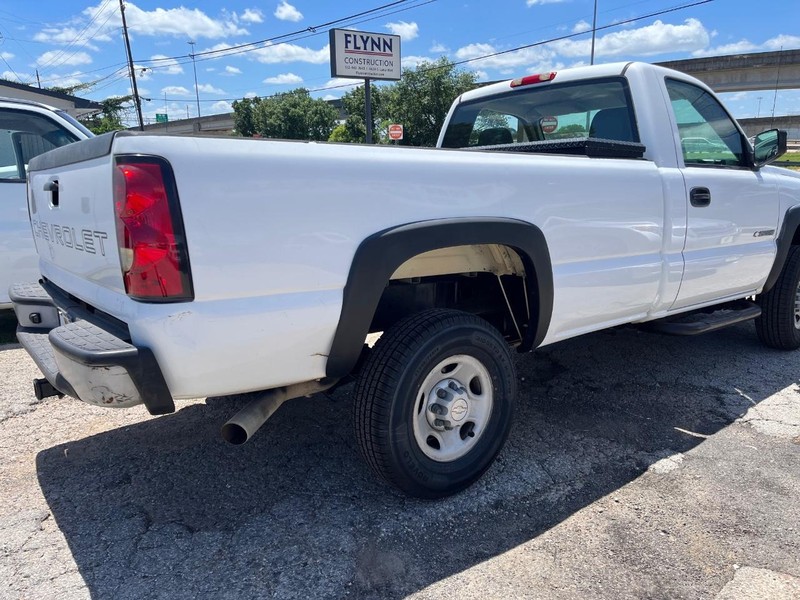 Chevrolet Silverado 2500HD Classic Vehicle Image 04