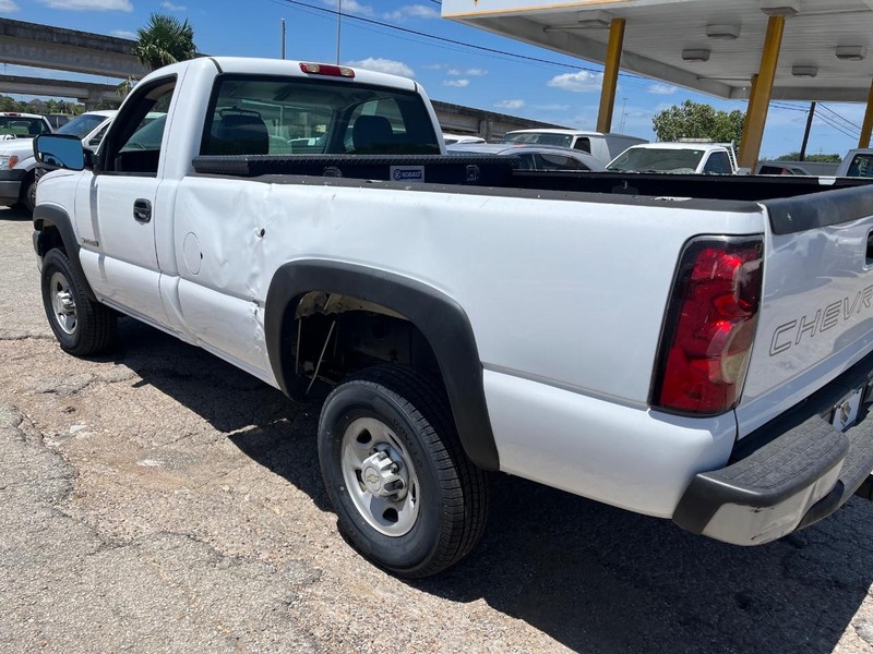 Chevrolet Silverado 2500HD Classic Vehicle Image 06
