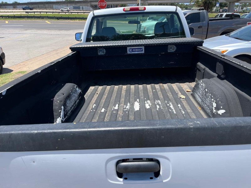 Chevrolet Silverado 2500HD Classic Vehicle Image 12