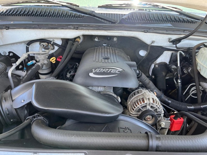 Chevrolet Silverado 2500HD Classic Vehicle Image 13