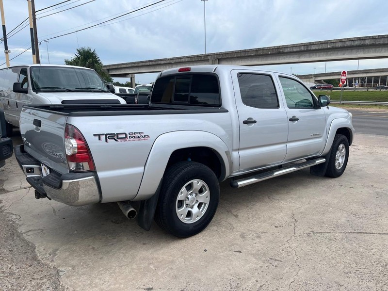 Toyota Tacoma Vehicle Image 03