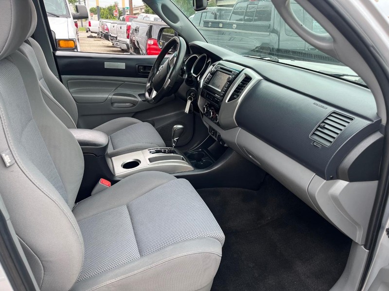 Toyota Tacoma Vehicle Image 08