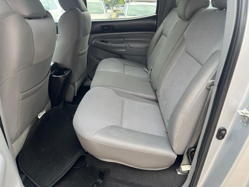 Toyota Tacoma Vehicle Image 10