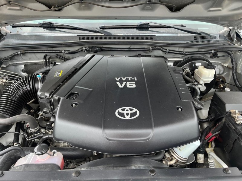 Toyota Tacoma Vehicle Image 11