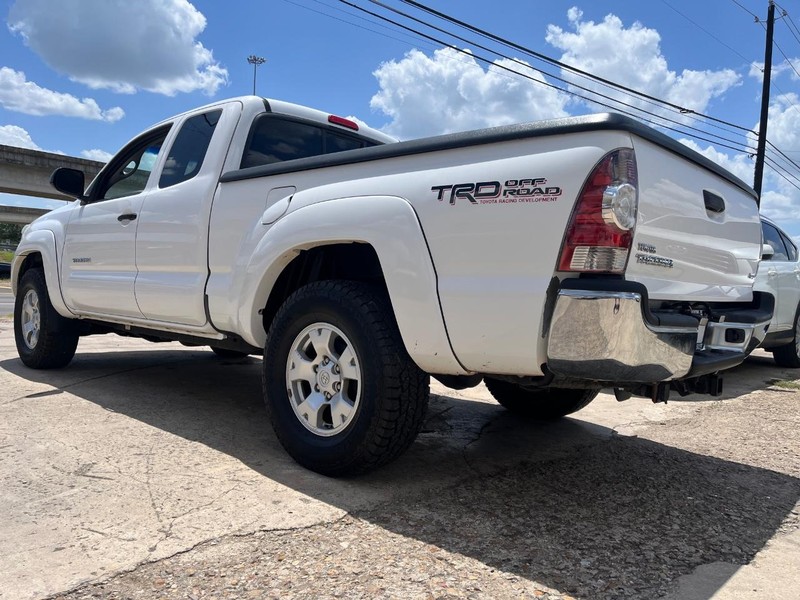 Toyota Tacoma Vehicle Image 04